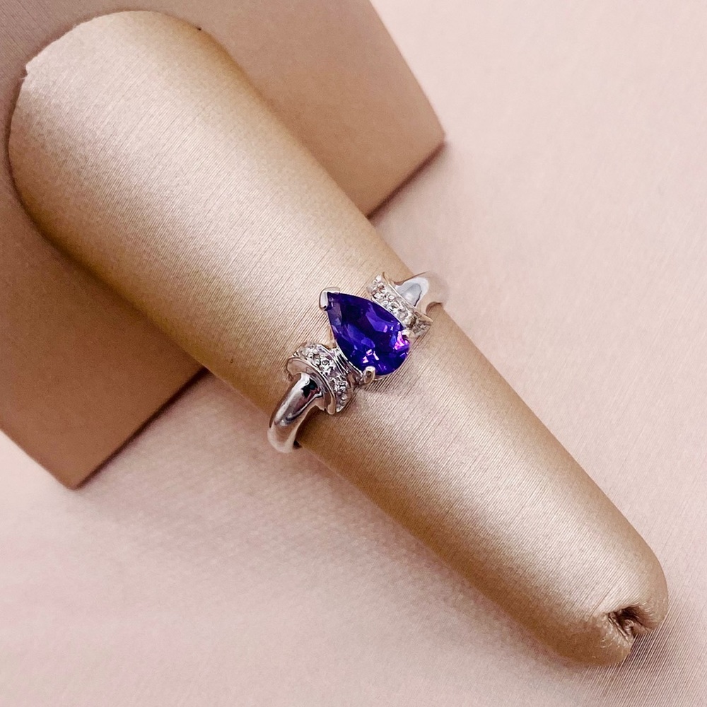 14k White Gold .81 Ct. Pear Shaped Amethyst & Diamond Ring - EUC